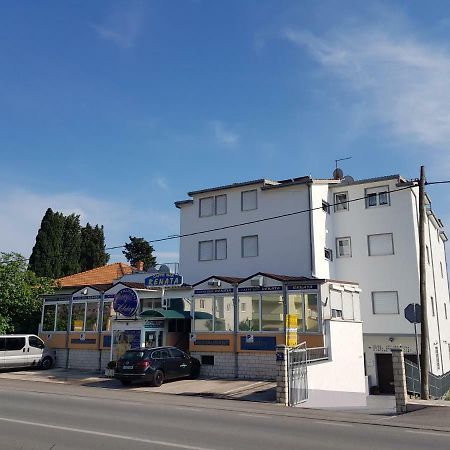 Kaštel Lukšić 瓦妮卡宾馆酒店 外观 照片